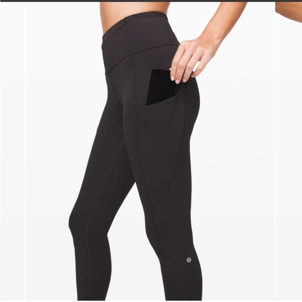 Black Fast and Free Lululemon leggings size 4 MINT CONDITION